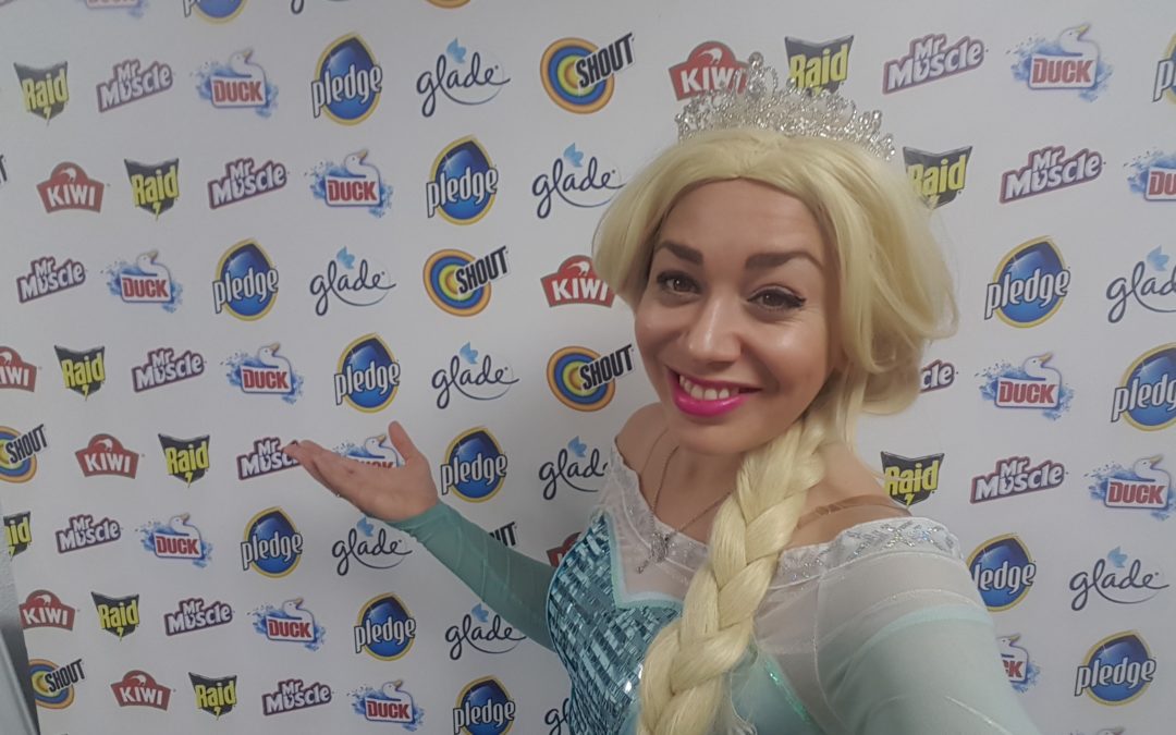 Elsa Entertainer at Frozen 2 Event